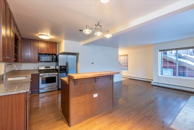 KitchenIslandLR