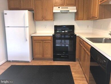 9280 Cardinal Forest Ln unit 301, Lorton, VA 22079 - photo 5