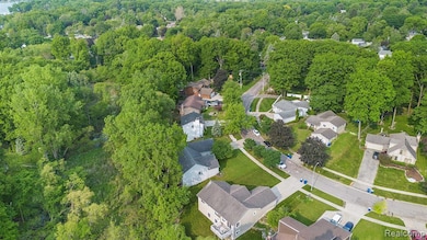 Private backyard backing to commons!