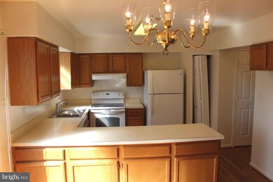 1508 Sherwood Ct, Hyattsville, MD 20785 - photo 4