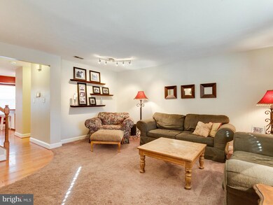 21741 Calamary Cir, Sterling, VA 20164 - photo 4