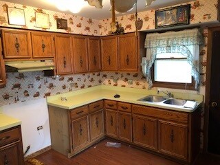 w/eating area