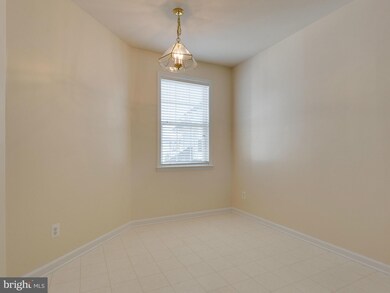 13945 Gullane Dr unit 117, Woodbridge, VA 22191 - photo 5