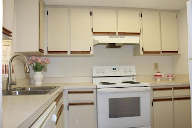 1522 SE Royal Green Cir unit P-204, Port Saint Lucie, FL 34952 - photo 3