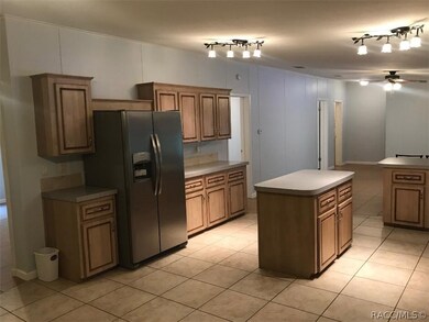 Spacious kitchen with Island