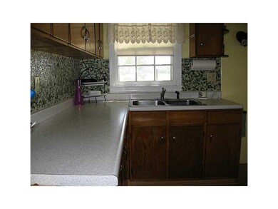 361 13th St SW, Cedar Rapids, IA 52404 - photo 5