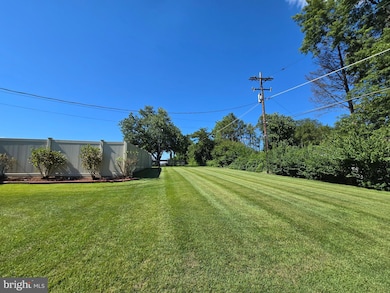 3325 Willow Grove Ave, Reading, PA 19605 - photo 7