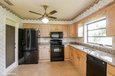 03_10228DovewoodLn_UnitB_1_LivingRoom_Fl