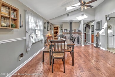 11-DINING ROOM