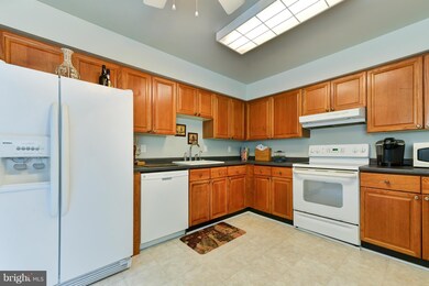 12231 Wye Oak Commons Cir unit 74, Burke, VA 22015 - photo 6