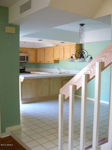Dining area off kitchen 015