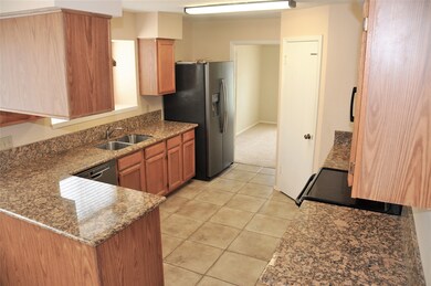 1101 W Castlewood Ave, Friendswood, TX 77546 - photo 5