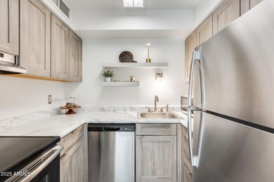 1024 E Osborn Rd unit A, Phoenix, AZ 85014 - photo 3