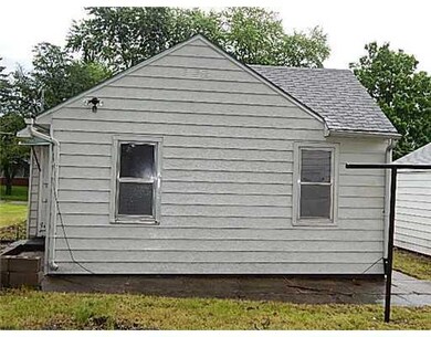 3920 E 28th St, Des Moines, IA 50317 - photo 4