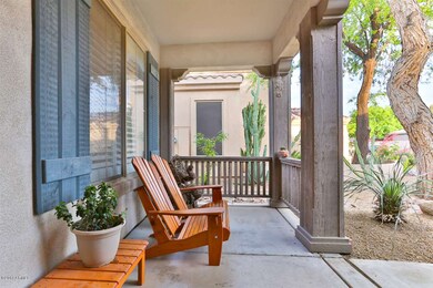 Front Patio/Proch