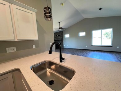 434 Dawson Dr, West Branch, IA 52358 - photo 4