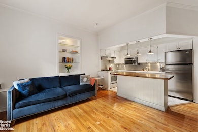 260 W 10th St unit 2E, New York, NY 10014 - photo 2