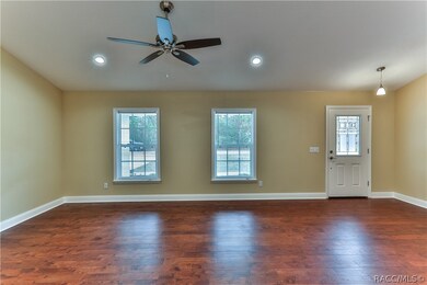 Huge living room with engineered hard wood florrin