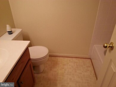 9811 Lake Pointe Ct unit 204, Upper Marlboro, MD 20774 - photo 7
