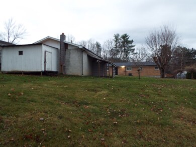 128 Locust St, Daniels, WV 25832 - photo 5