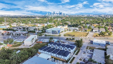 Close proximity to UH & TSU campuses, Downtown, TM