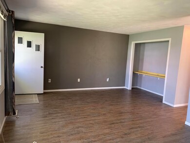 Entry/Living Room