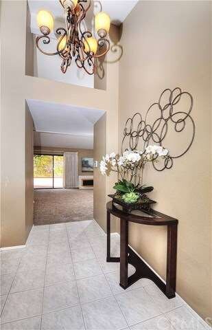 Foyer Entry w/Vaulted Ceilings