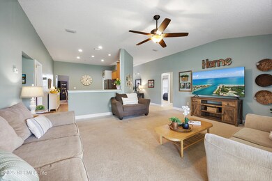 07-Family Room to Kitchen