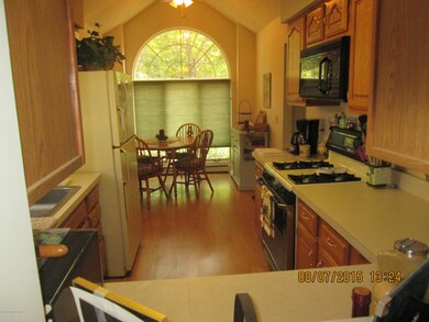 Eat in Kitchen with Atrium window