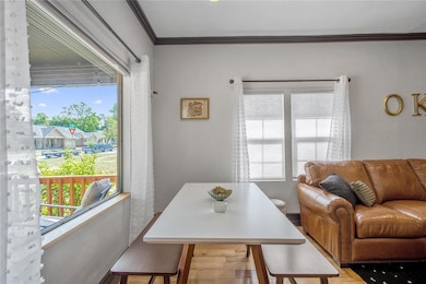 Living Room/Dining Area