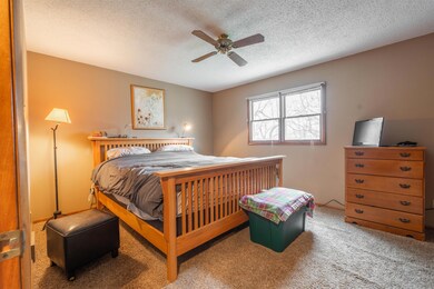 1611 Patterson Ln, Cedar Falls, IA 50613 - photo 3