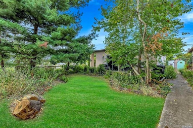 34 Maple St, Islip, NY 11751 - photo 3