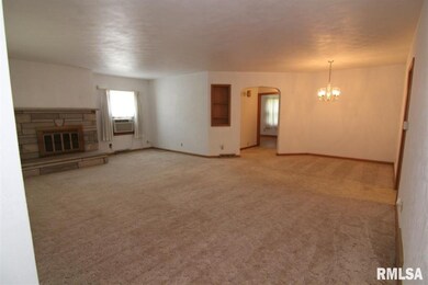612 E Locust St, Davenport, IA 52803 - photo 5