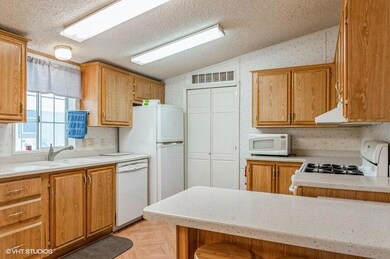 24_07_106n3950w_177003_Kitchen_LowRes