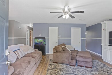 1142 E 142nd St, Glenpool, OK 74033 - photo 3