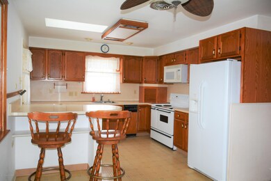 419 Washington Ave, Wyoming, PA 18644 - photo 5