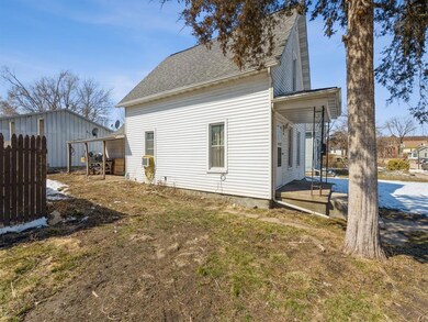 1037 10th St SE, Cedar Rapids, IA 52401 - photo 7