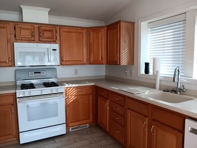 4901 Oak Point Dr, Middleborough, MA 02346 - photo 3