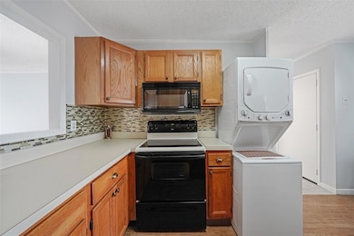 Kitchen & Laundry