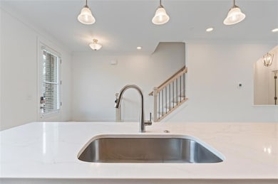 Kitchen with a sink, ornamental molding, light sto