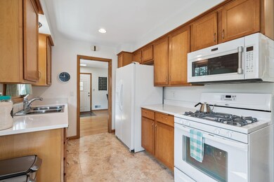 3201 Blackstone Avenue, Saint Louis Park - bright kitchen