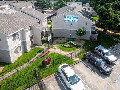 15100 Golden Eagle unit 304, Humble, TX 77396 - photo 2