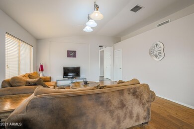 HUGE FRONT ROOM
