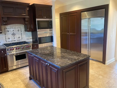 9 Silas Woods Rd, Manorville, NY 11949 - photo 3