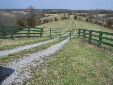 635 Johnson Rd, Harrodsburg, KY 40330 - photo 2