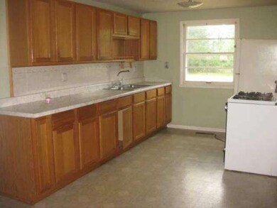 132 Pecos Cir, Carpentersville, IL 60110 - photo 2