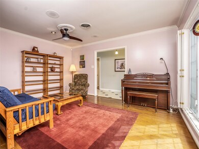 10018 Overbrook Ln, Houston, TX 77042 - photo 5