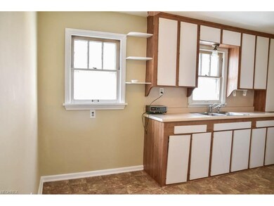 Eat-in kitchen