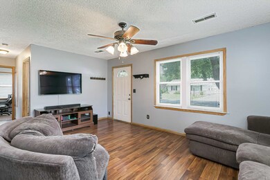 2107 W 69th St, Davenport, IA 52806 - photo 3