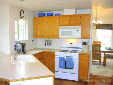 3130 NE Barrington Ct, Bend, OR 97701 - photo 4